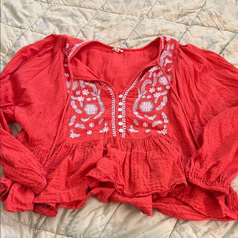 En crème Embroidered Red Women's Top